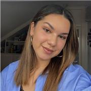 Estudiante universitaria de alto nivel de inglés ofrece clases de una gran variedad de materias
